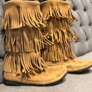 Minnetonka fringe boots